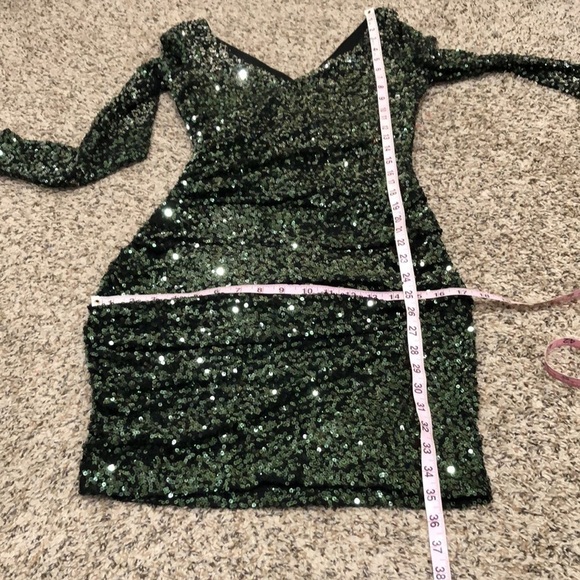 Badgley Mischka Sequin Shamrock Pencil Dress Size Small Green - Picture 9 of 10